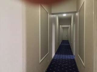 Отель City House Kutaisi Кутаиси Двухместный номер Делюкс с 1 кроватью (для 2 взрослых и 1 ребенка)-5